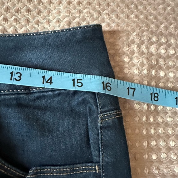 🥰Tribal denim skirt, 8, EUC, buttons up the front, pockets in the front and back - Picture 11 of 16